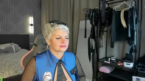 Snapshot of linda_zefir chatting on April 17, 2026, 1:41 am Linda Zefir online show from April 17, 2026, 1:41 am