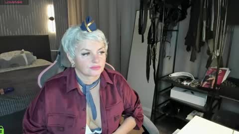 Snapshot of linda_zefir chatting on April 18, 2026, 1:31 am Linda Zefir online show from April 18, 2026, 1:31 am