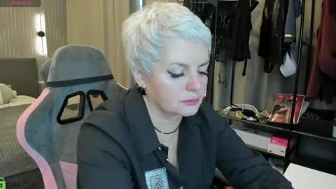 Snapshot of linda_zefir chatting on April 20, 2026, 1:08 am Linda Zefir online show from April 20, 2026, 1:08 am