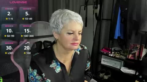 Snapshot of linda_zefir chatting on April 21, 2026, 1:42 am Linda Zefir online show from April 21, 2026, 1:42 am