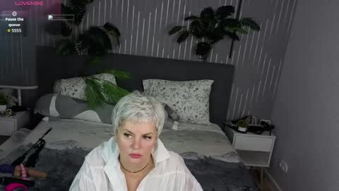 Snapshot of linda_zefir chatting on April 26, 2026, 1:14 am Linda Zefir online show from April 26, 2026, 1:14 am