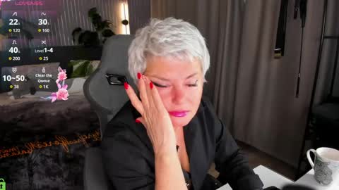 Snapshot of linda_zefir chatting on May 9, 2026, 1:22 am Linda Zefir online show from May 9, 2026, 1:22 am