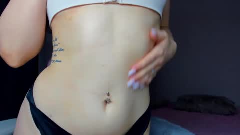 Snapshot of lindaa_rose chatting on January 7, 2025, 8:31 pm linda Mon Tue Thu Fri Sun Sa GMT 3 1000pm - 1700pm online show from January 7, 2025, 8:31 pm