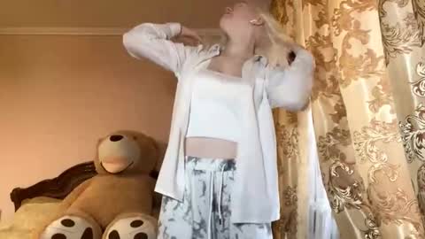 Luna online show from November 8, 2025, 9:09 am