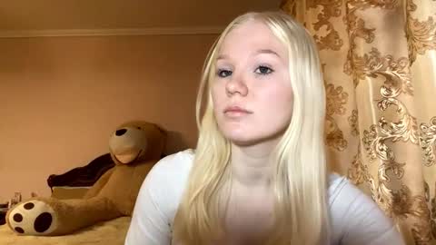 Luna online show from November 15, 2025, 9:50 am