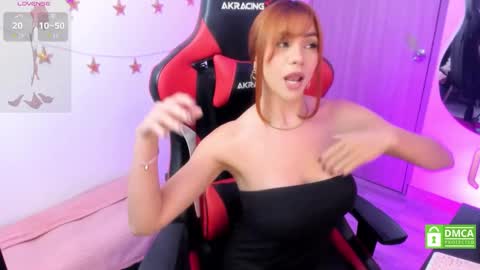 Snapshot of lindasilverstone chatting on February 11, 2026, 10:59 pm Linda Silverstone online show from February 11, 2026, 10:59 pm