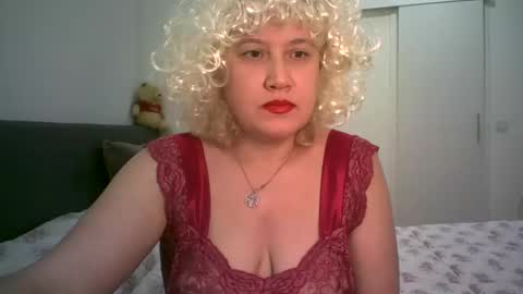 LindaXSmile online show from February 13, 2025, 11:37 pm