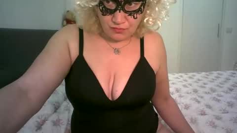 LindaXSmile online show from February 15, 2025, 1:42 am