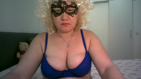 LindaXSmile online show from February 21, 2025, 8:16 pm