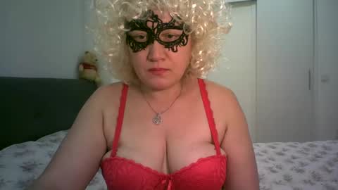 LindaXSmile online show from February 22, 2025, 9:59 pm