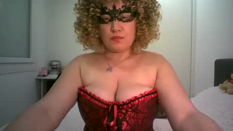 LindaXSmile online show from March 12, 2025, 10:17 pm