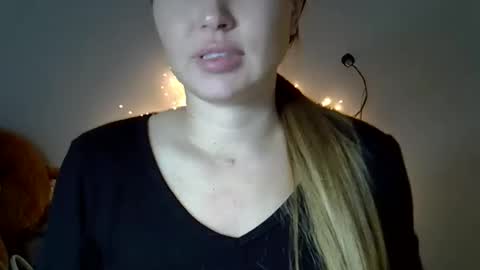 Anna online show from March 10, 2026, 7:41 pm