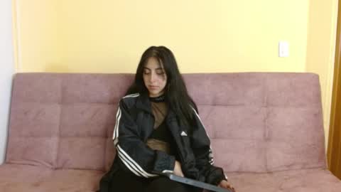 ling ling24 online show from February 1, 2025, 9:43 am