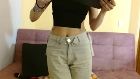 ling ling24 online show from March 8, 2025, 9:06 am