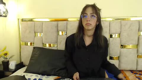 ling ling24 online show from March 11, 2025, 6:43 am