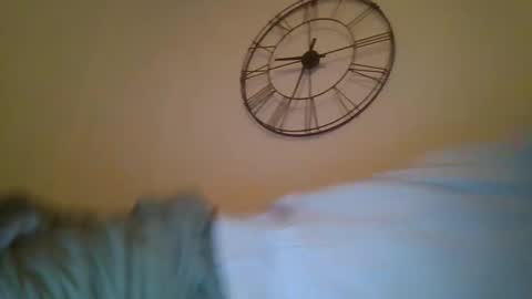 linguistixx333 online show from April 5, 2026, 7:33 pm