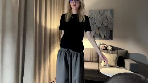 Snapshot of linneabercier chatting on May 20, 2026, 6:47 pm Emma online show from May 20, 2026, 6:47 pm