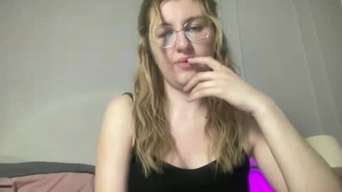 linoreya online show from May 31, 2026, 6:20 pm