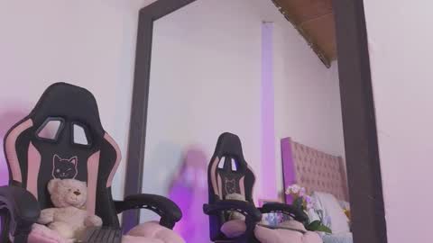 Luciana online show from February 19, 2026, 9:33 pm