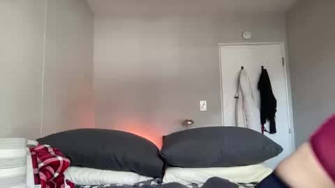 linusloves online show from February 8, 2026, 8:01 pm