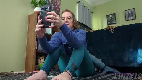 Snapshot of linzy19 chatting on December 15, 2024, 4:59 pm Linzy19 online show from December 15, 2024, 4:59 pm