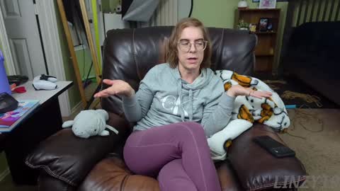 Snapshot of linzy19 chatting on December 26, 2024, 2:33 am Linzy19 online show from December 26, 2024, 2:33 am