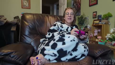 Snapshot of linzy19 chatting on January 22, 2025, 4:23 am Linzy19 online show from January 22, 2025, 4:23 am