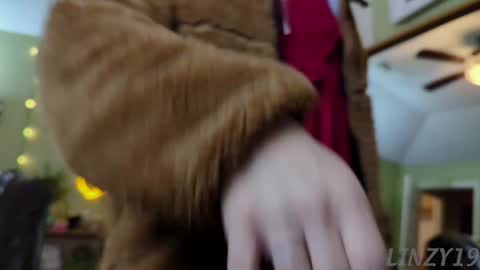 Snapshot of linzy19 chatting on February 5, 2025, 1:58 am Linzy19 online show from February 5, 2025, 1:58 am