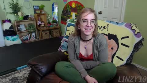 Snapshot of linzy19 chatting on February 13, 2025, 5:54 pm Linzy19 online show from February 13, 2025, 5:54 pm