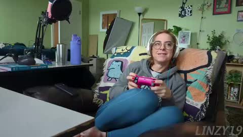 Snapshot of linzy19 chatting on February 21, 2025, 6:04 pm Linzy19 online show from February 21, 2025, 6:04 pm