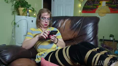 Snapshot of linzy19 chatting on September 14, 2025, 3:49 am Linzy19 online show from September 14, 2025, 3:49 am