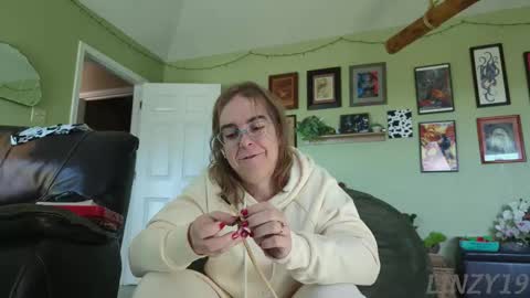 Snapshot of linzy19 chatting on November 10, 2025, 5:34 pm Linzy19 online show from November 10, 2025, 5:34 pm