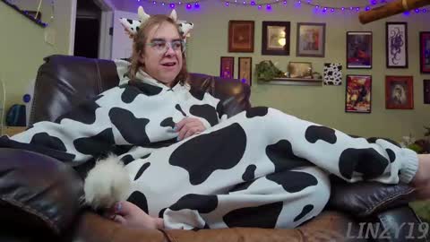 Snapshot of linzy19 chatting on November 13, 2025, 4:55 am Linzy19 online show from November 13, 2025, 4:55 am