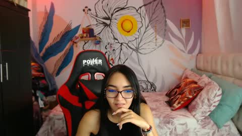 Snapshot of linzybaner chatting on January 8, 2025, 1:11 am LinzyBaner online show from January 8, 2025, 1:11 am