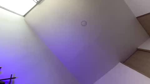 lion_mindnight online show from April 23, 2026, 5:04 pm