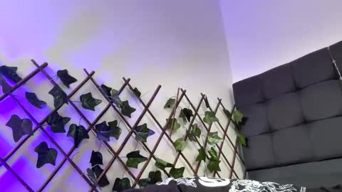 lion_mindnight online show from April 24, 2026, 5:04 pm