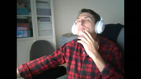 Snapshot of liongr69 chatting on February 14, 2025, 8:10 am liongr69 online show from February 14, 2025, 8:10 am