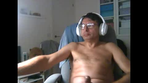 Snapshot of liongr69 chatting on October 20, 2025, 11:43 am liongr69 online show from October 20, 2025, 11:43 am