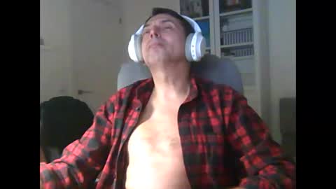 Snapshot of liongr69 chatting on December 18, 2025, 10:38 pm liongr69 online show from December 18, 2025, 10:38 pm