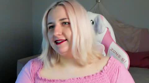 Snapshot of lioraardyn chatting on March 19, 2026, 5:22 am LioraArdyn online show from March 19, 2026, 5:22 am