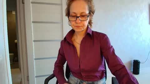 Liora Weiss online show from May 5, 2026, 7:16 am