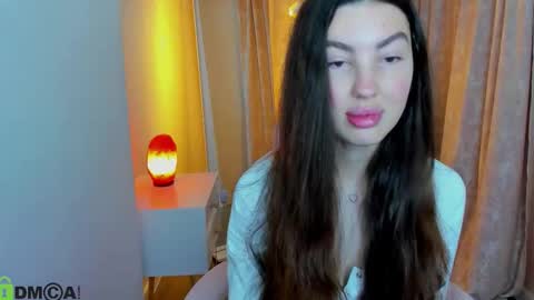 Lira revery online show from December 1, 2025, 11:54 pm