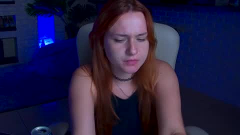 lisa_elfy online show from September 17, 2025, 7:04 pm