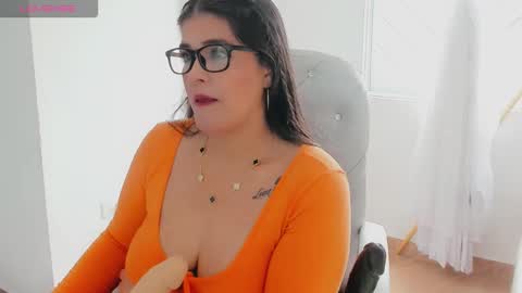 Lisa online show from November 14, 2025, 3:44 pm