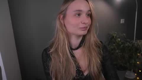 Elisabeth or Lisa online show from December 19, 2025, 8:38 pm