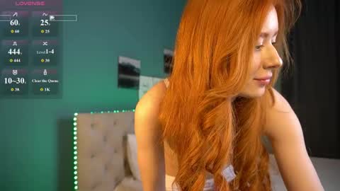Snapshot of lisafoxy_ chatting on April 19, 2026, 12:11 am Lisa online show from April 19, 2026, 12:11 am