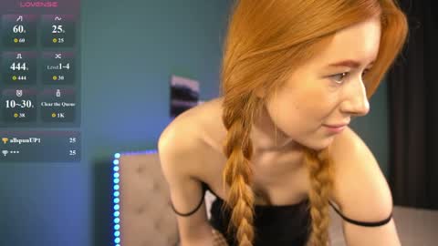 Snapshot of lisafoxy_ chatting on May 14, 2026, 1:45 am Lisa online show from May 14, 2026, 1:45 am