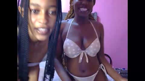 Snapshot of lisah22_ chatting on April 7, 2026, 7:20 am Lisah online show from April 7, 2026, 7:20 am