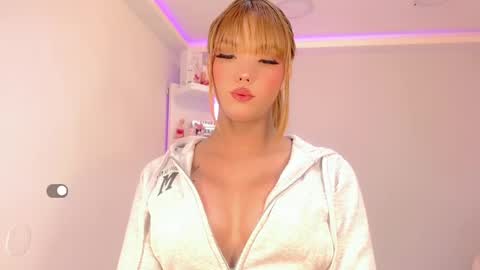 lisahadidd online show from February 12, 2025, 5:26 am