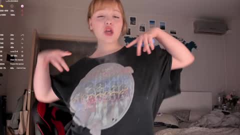 -Lisa- Help me to reach 100 thumbs up3 online show from December 4, 2024, 1:31 pm